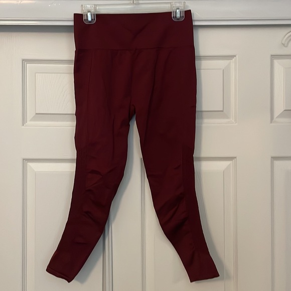 Fabletics sports bra and legging set - Picture 2 of 4